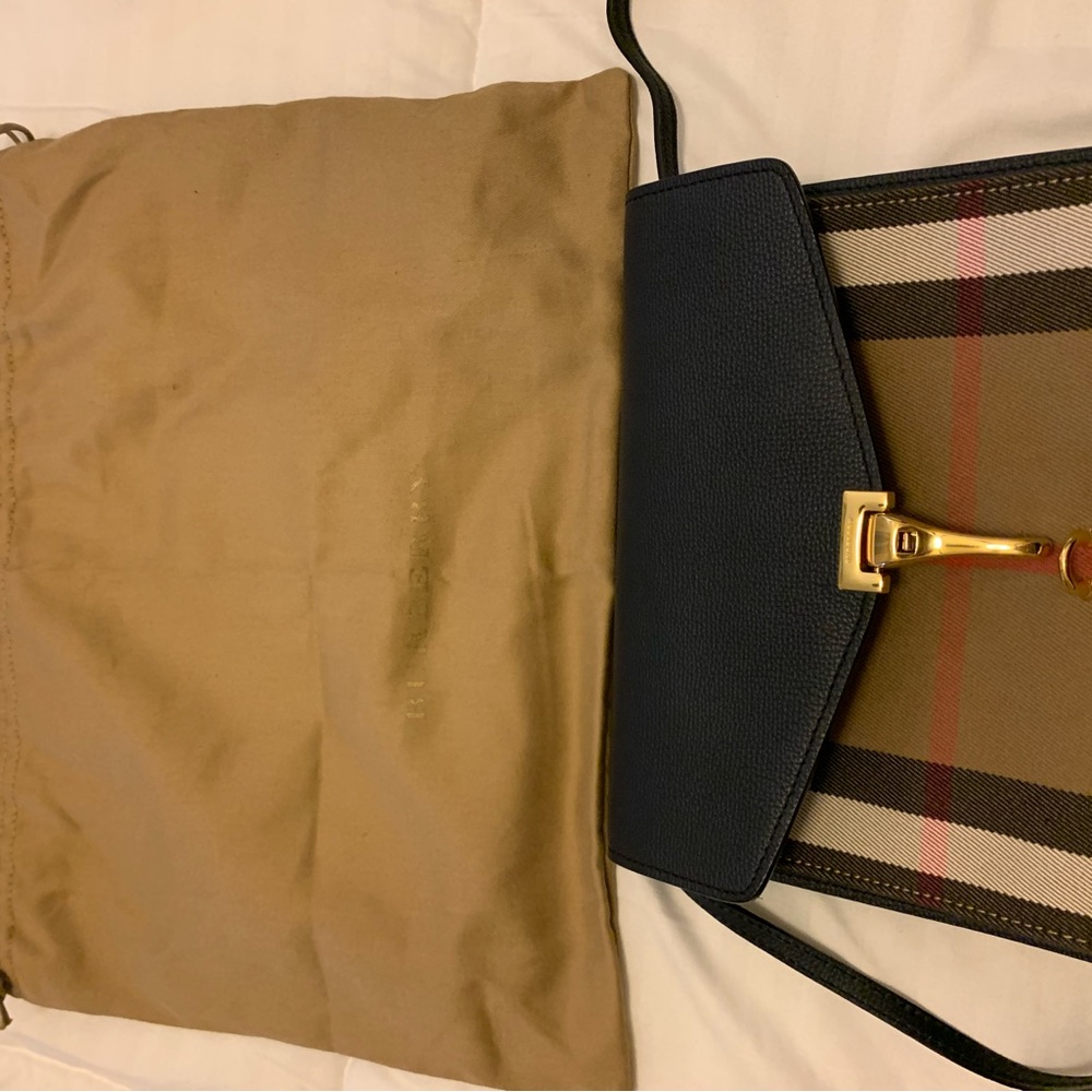 I’m selling a Authentic compact crossbody bag in grainy leather and House check